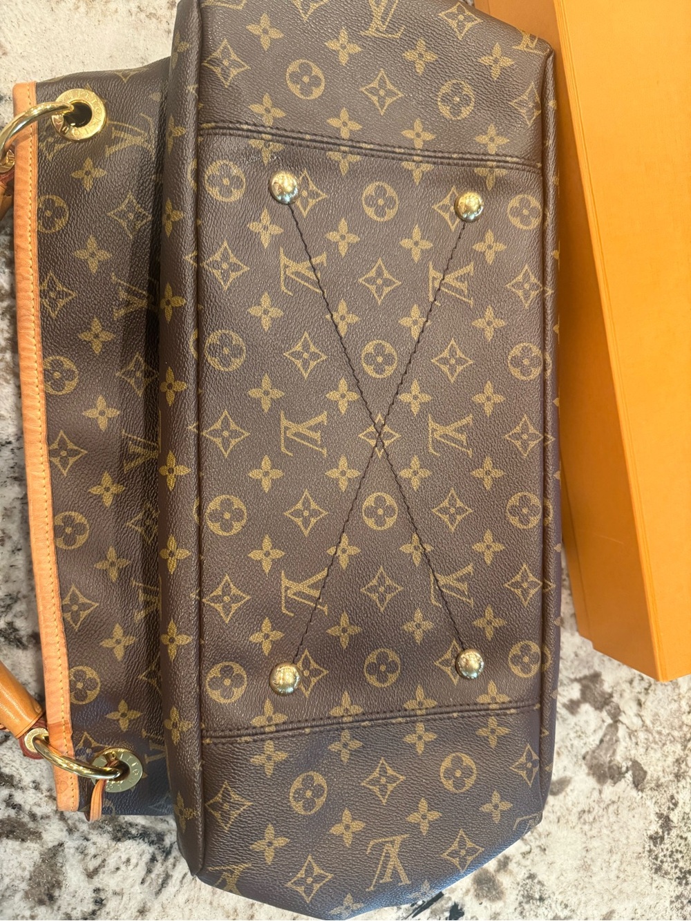 Louis Vuitton Artsy MM Monogram Canvas Bag - Picture 3 of 4